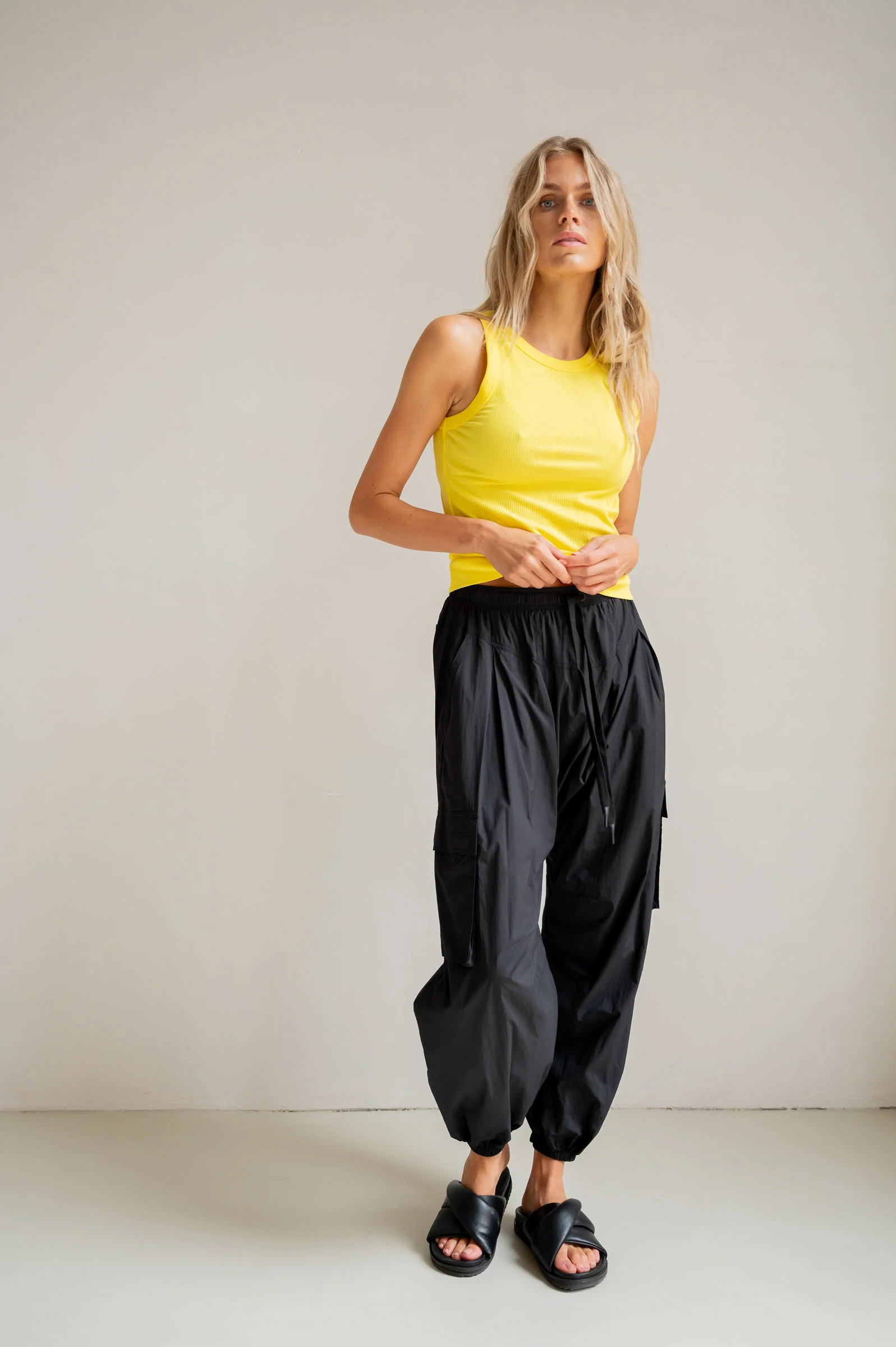 PARACHUTE CARGO TROUSERS (S26C357) BLACK - Image 4