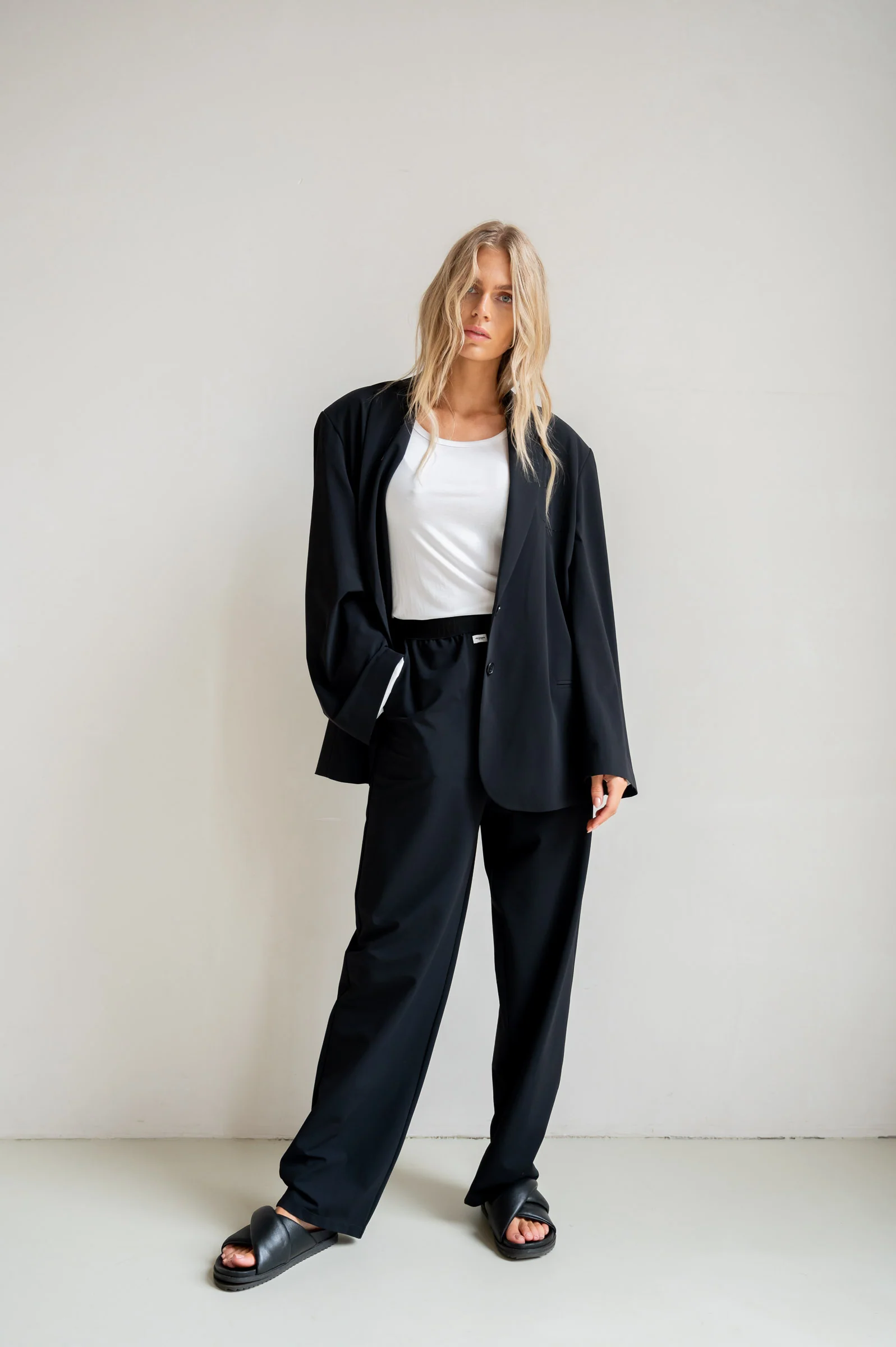 TROUSERS (S26N1693) BLACK - Image 4