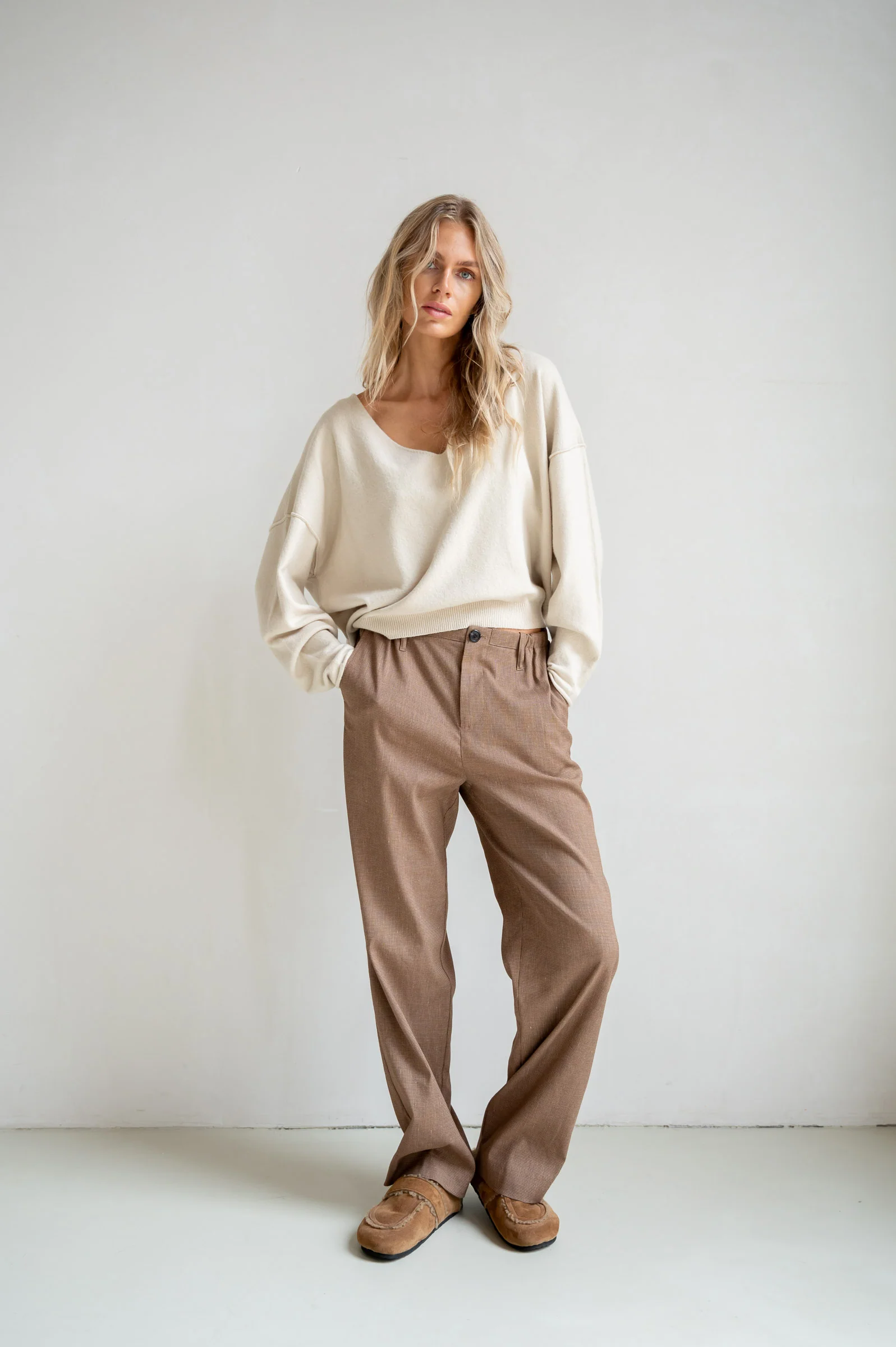 TROUSERS (S26N1701) BROWN CHECK - Image 4